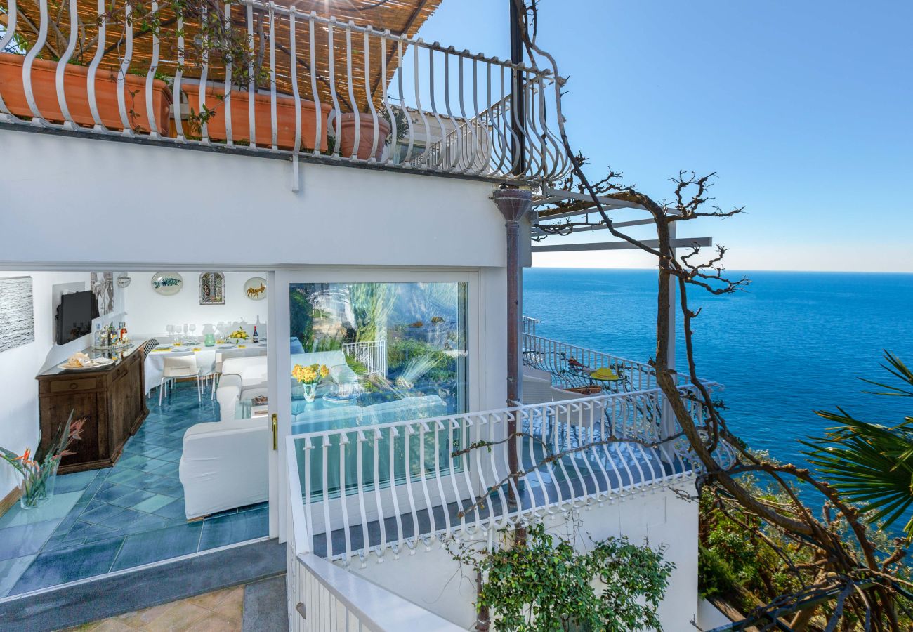 Villa in Positano - AMORE RENTALS - Villa Le Sirene with Outdoor Jacuzzi and Sea View