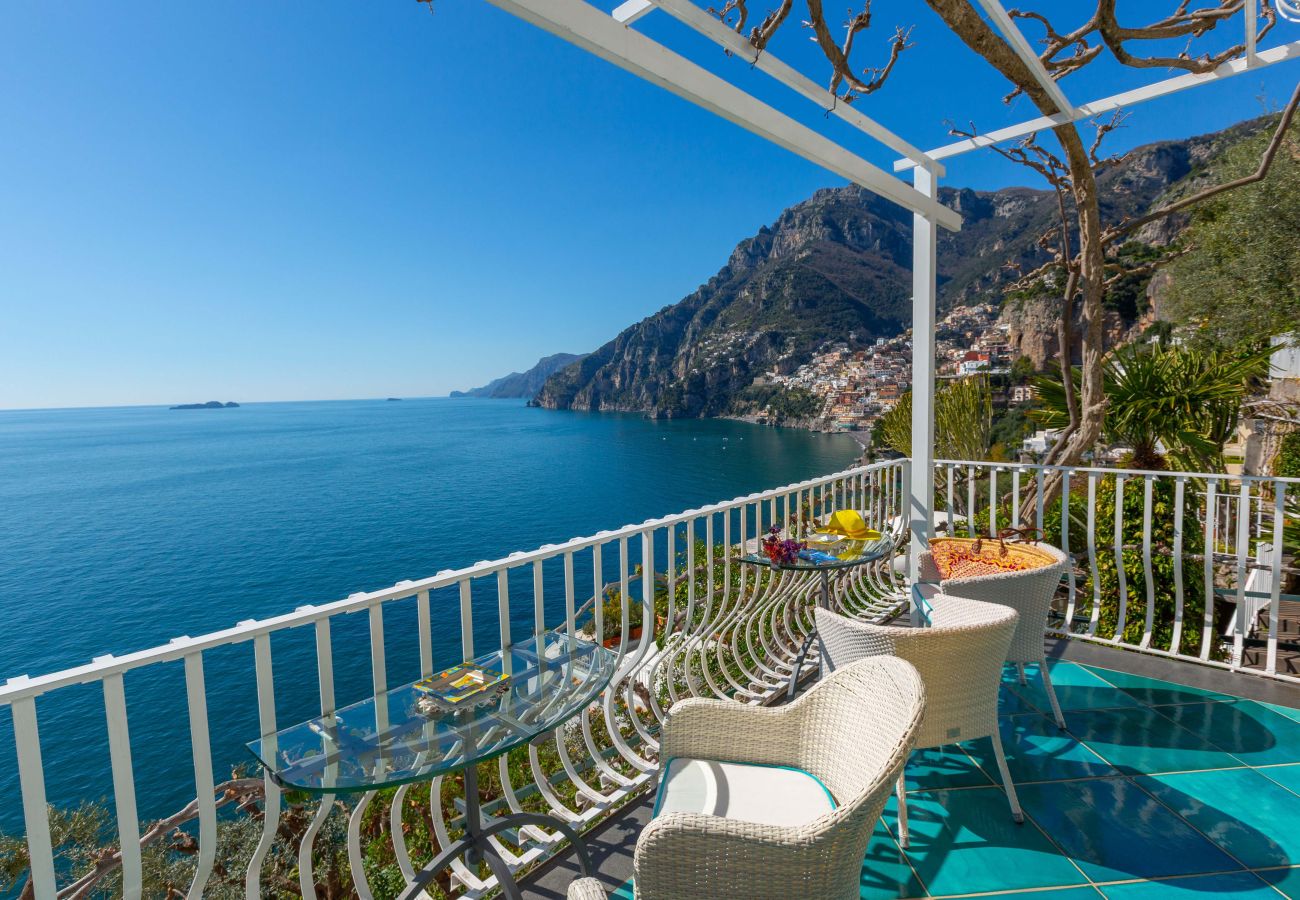 Villa in Positano - AMORE RENTALS - Villa Le Sirene with Outdoor Jacuzzi and Sea View
