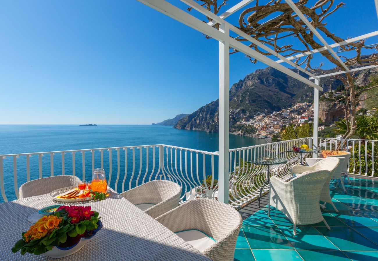 Villa in Positano - AMORE RENTALS - Villa Le Sirene with Outdoor Jacuzzi and Sea View