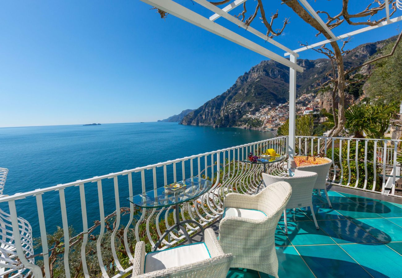 Villa in Positano - AMORE RENTALS - Villa Le Sirene with Outdoor Jacuzzi and Sea View