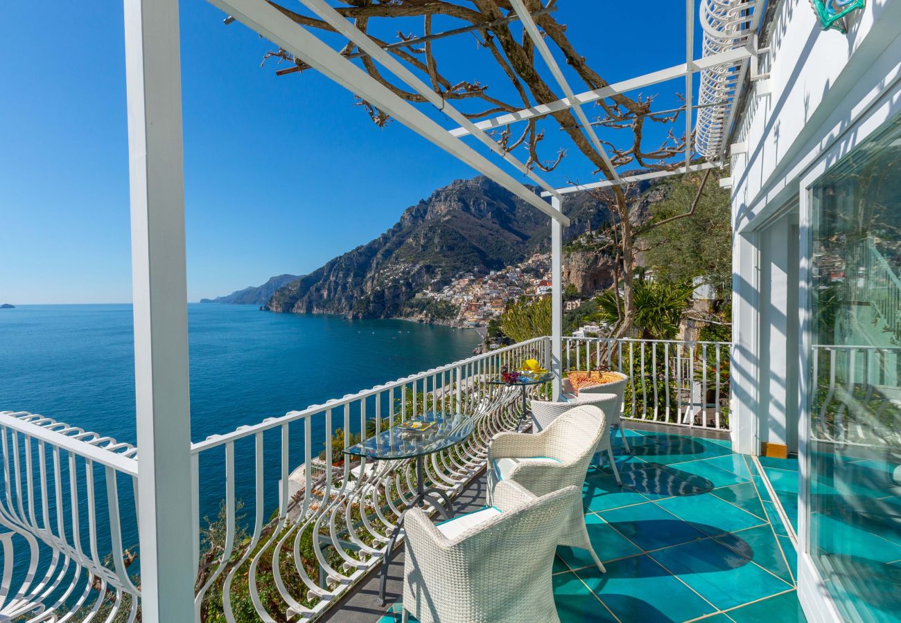 Villa in Positano - AMORE RENTALS - Villa Le Sirene with Outdoor Jacuzzi and Sea View
