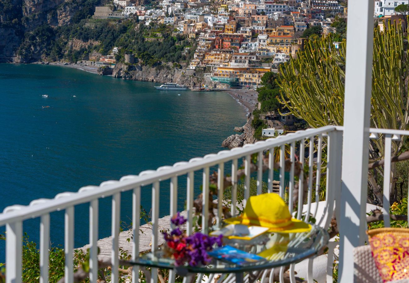 Villa in Positano - AMORE RENTALS - Villa Le Sirene with Outdoor Jacuzzi and Sea View