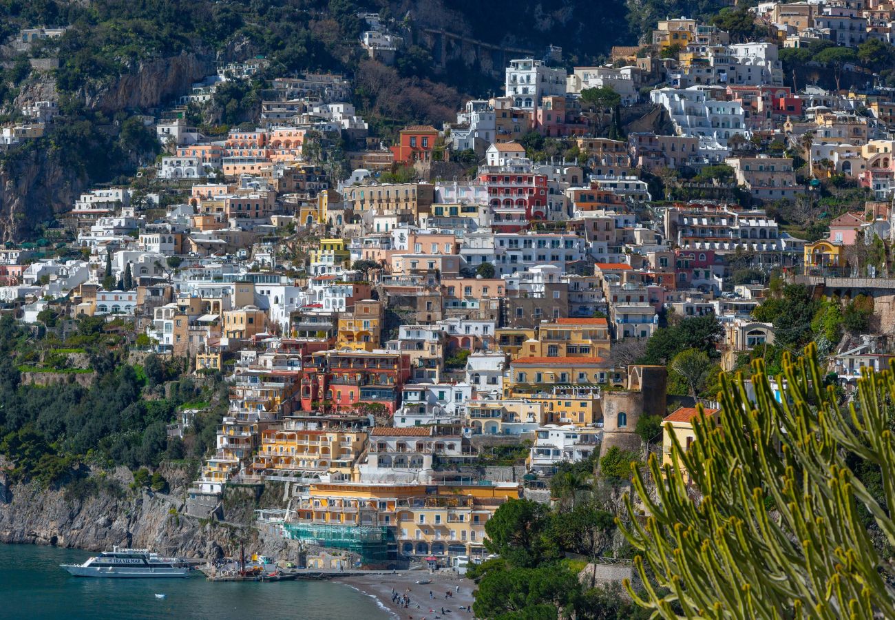 Villa in Positano - AMORE RENTALS - Villa Le Sirene with Outdoor Jacuzzi and Sea View