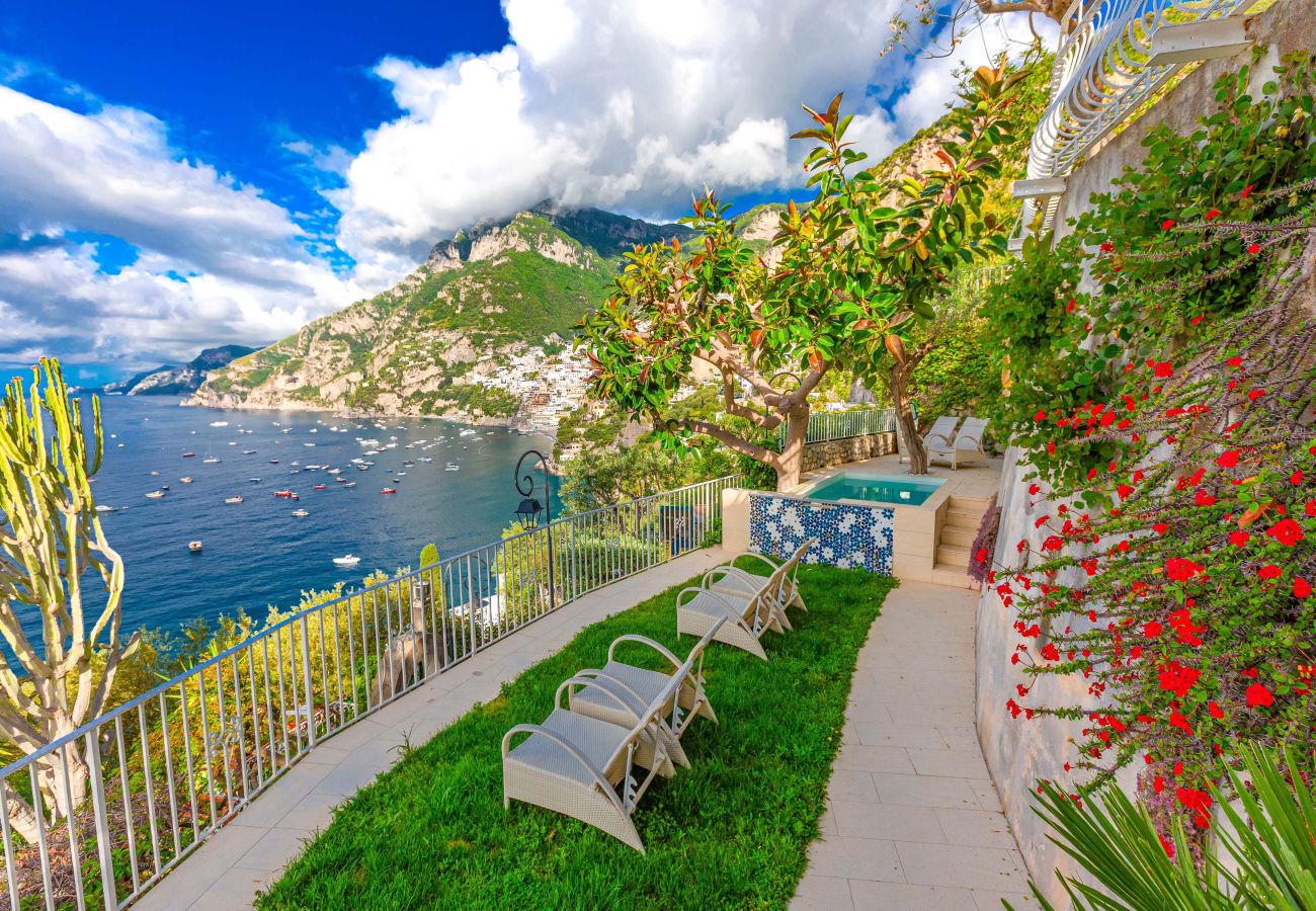 Villa in Positano - AMORE RENTALS - Villa Le Sirene with Outdoor Jacuzzi and Sea View