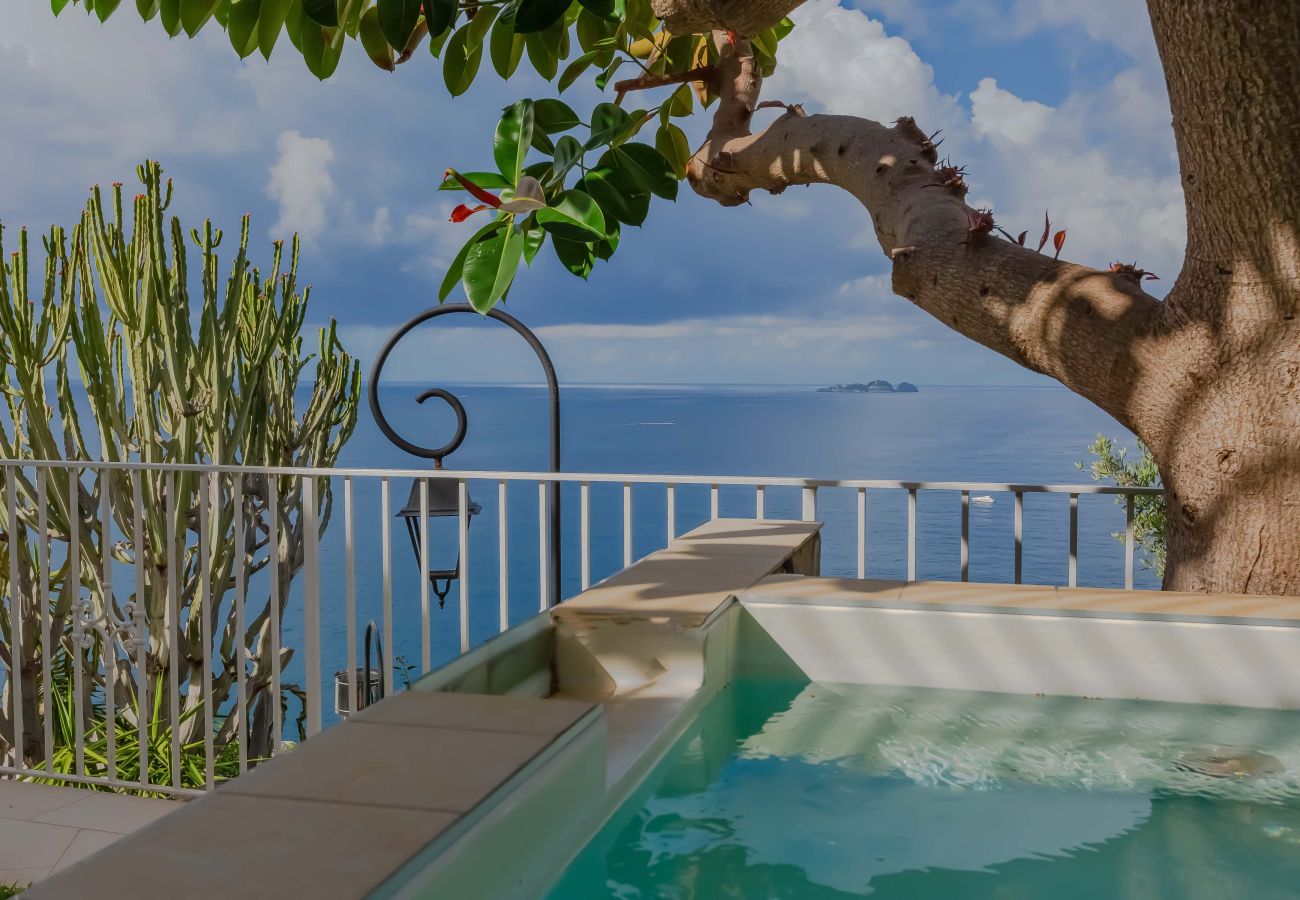 Villa in Positano - AMORE RENTALS - Villa Le Sirene with Outdoor Jacuzzi and Sea View