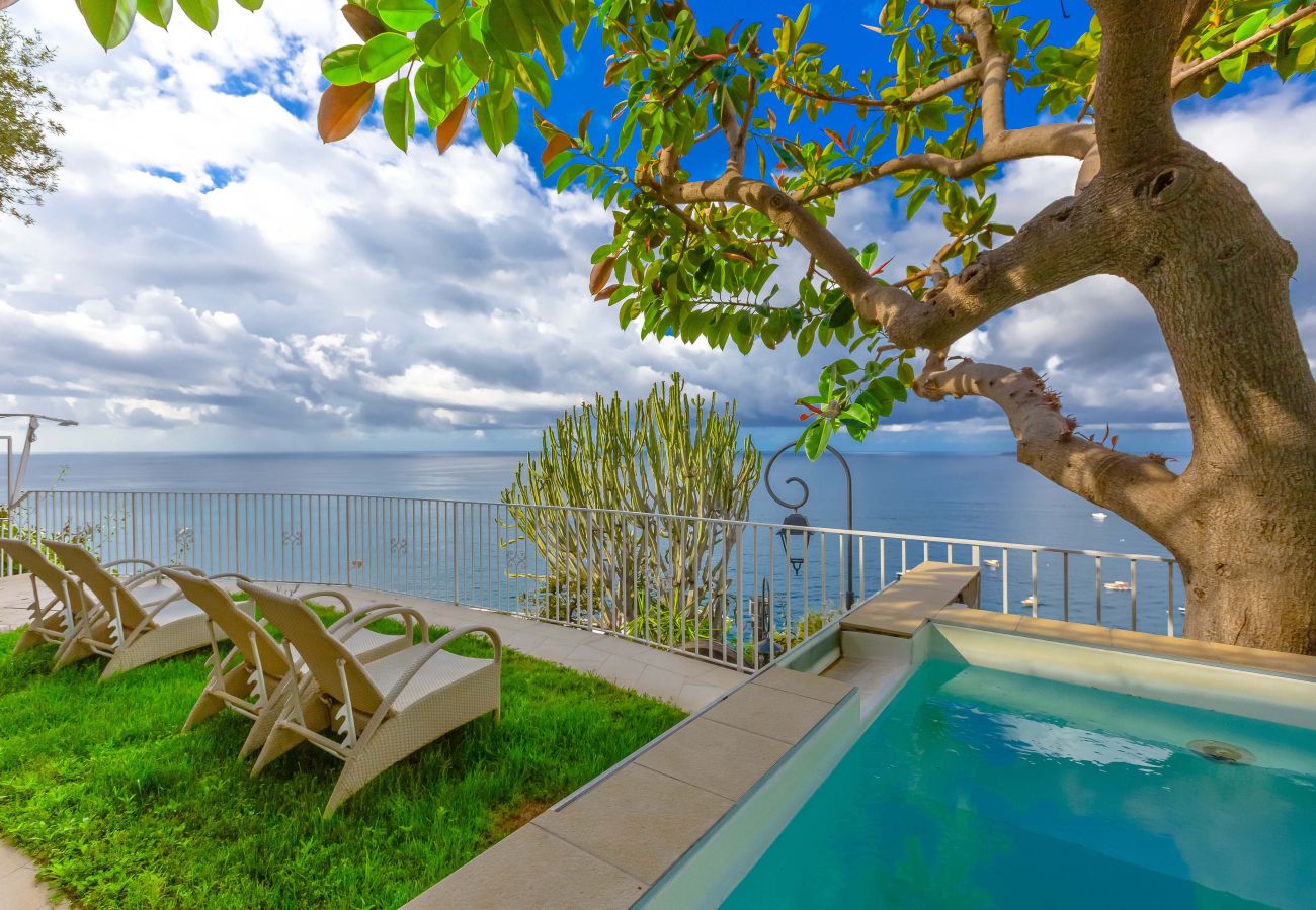 Villa in Positano - AMORE RENTALS - Villa Le Sirene with Outdoor Jacuzzi and Sea View