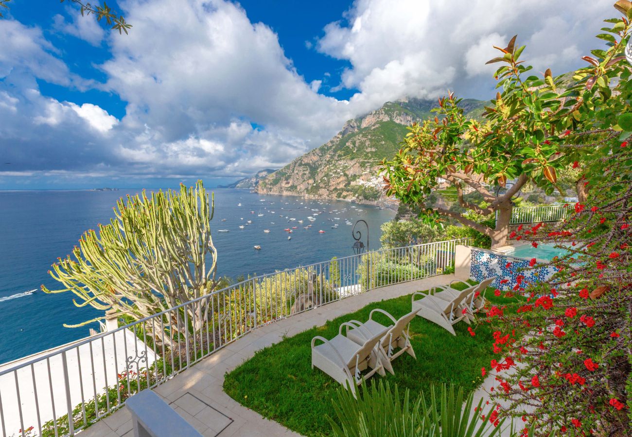 Villa in Positano - AMORE RENTALS - Villa Le Sirene with Outdoor Jacuzzi and Sea View