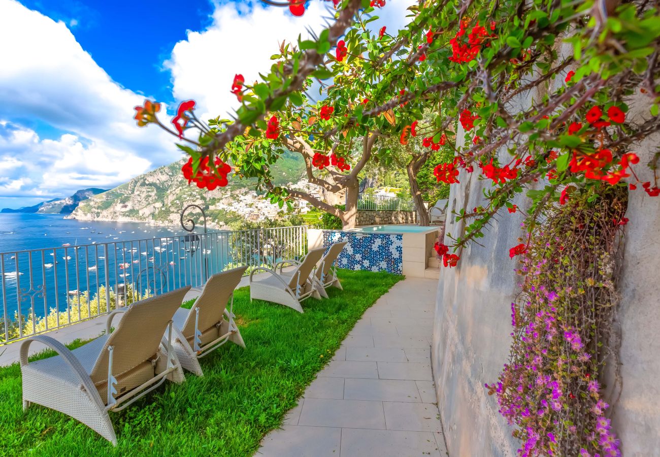 Villa in Positano - AMORE RENTALS - Villa Le Sirene with Outdoor Jacuzzi and Sea View