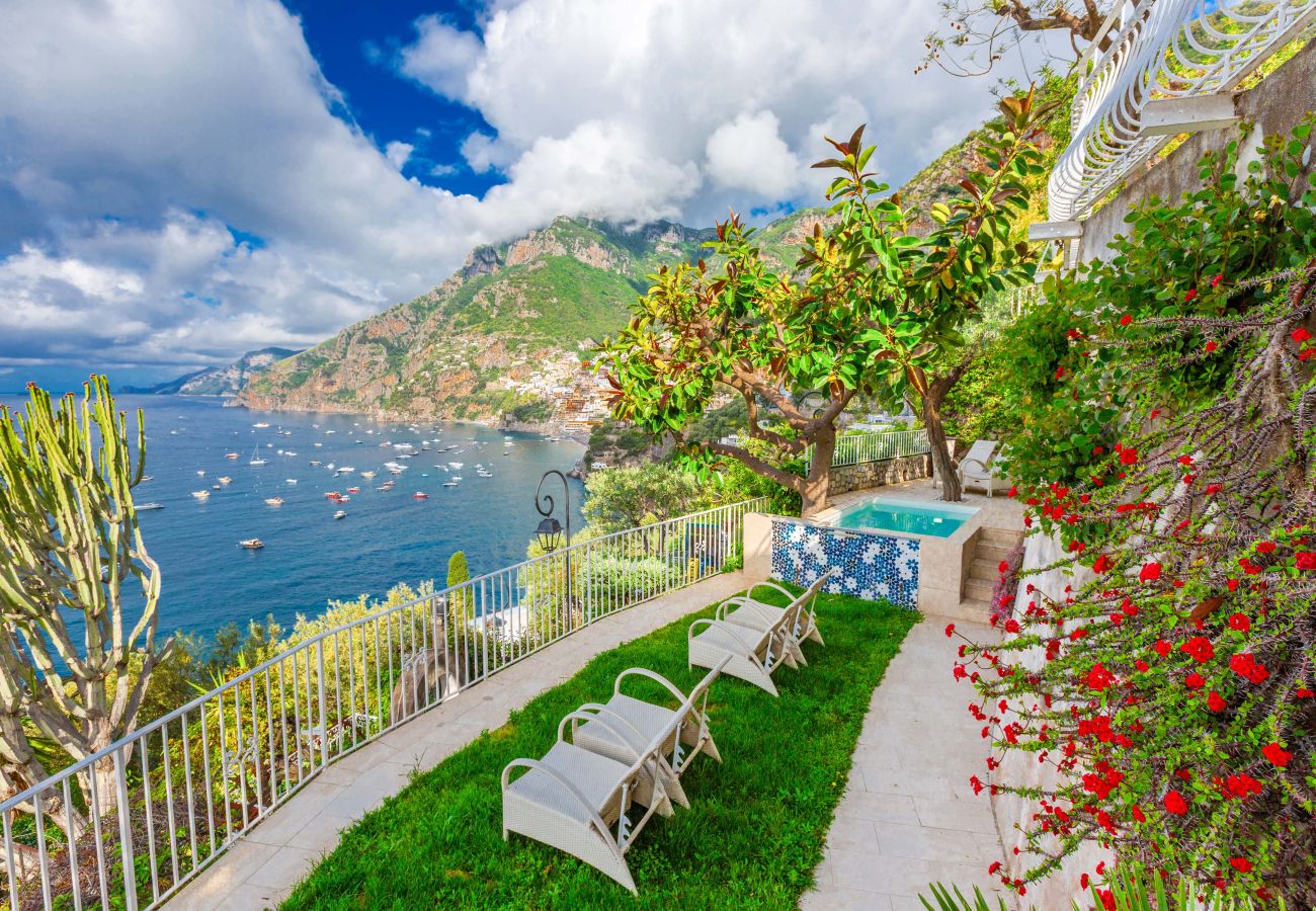 Villa in Positano - AMORE RENTALS - Villa Le Sirene with Outdoor Jacuzzi and Sea View