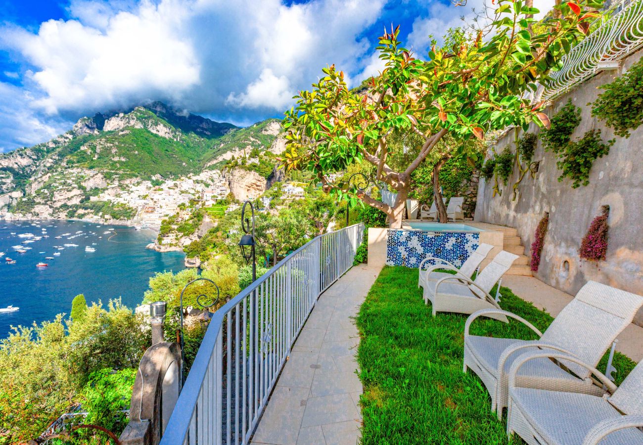 Villa in Positano - AMORE RENTALS - Villa Le Sirene with Outdoor Jacuzzi and Sea View