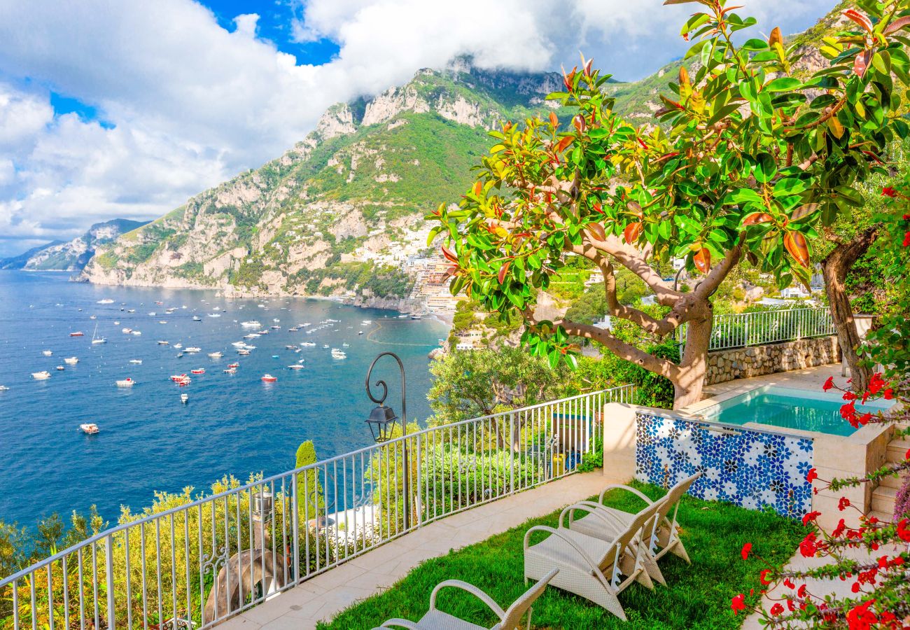 Villa in Positano - AMORE RENTALS - Villa Le Sirene with Outdoor Jacuzzi and Sea View