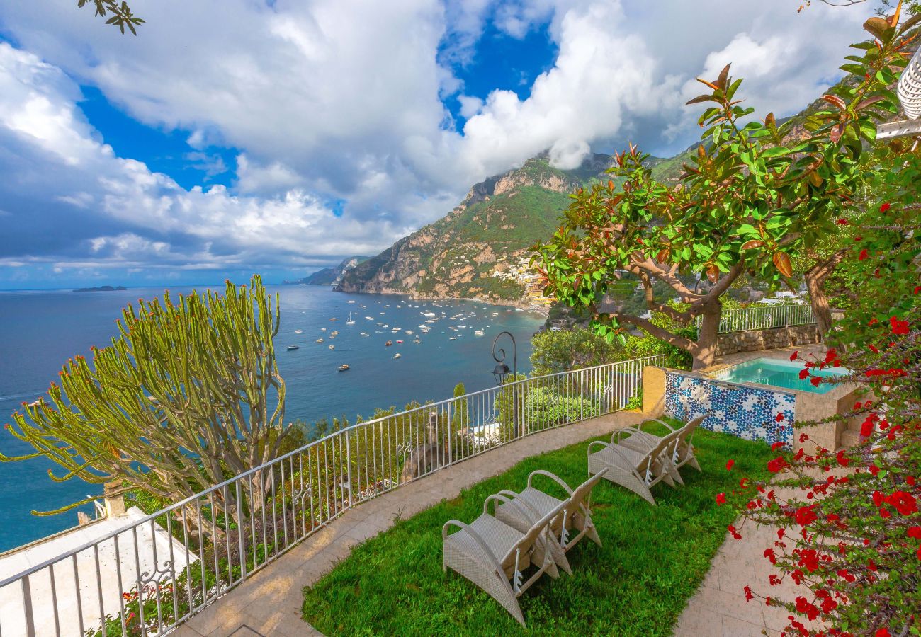 Villa in Positano - AMORE RENTALS - Villa Le Sirene with Outdoor Jacuzzi and Sea View