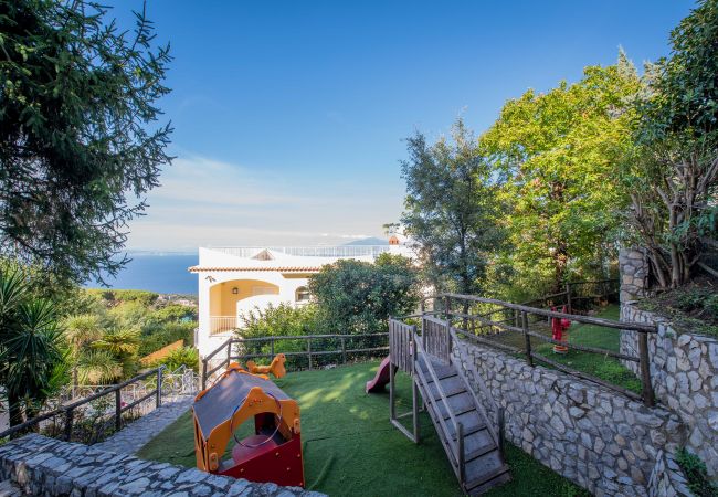 Villa in Sorrento - AMORE RENTALS - Villa Ado with Private Swimming Pool, Garden, Sea View and Parking