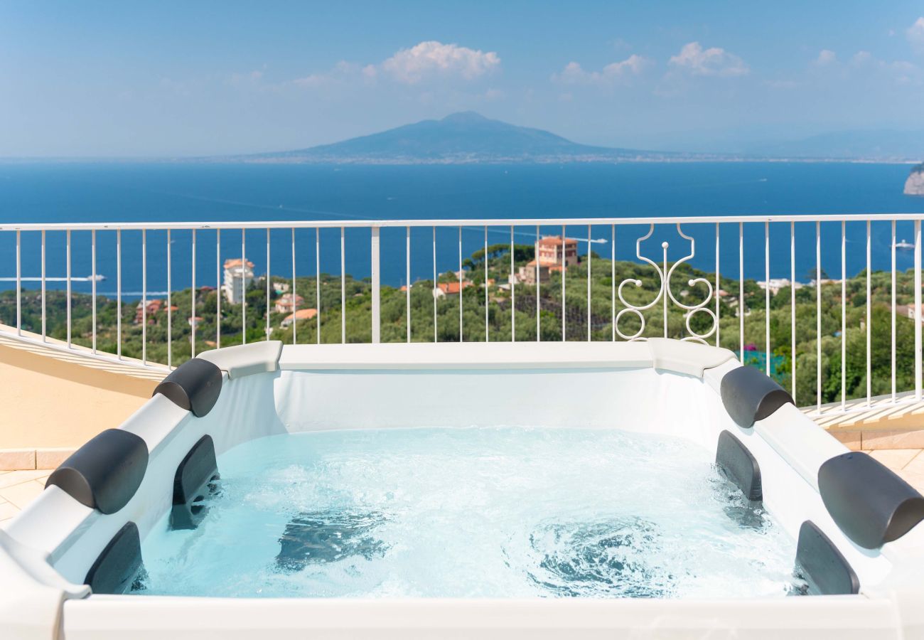 Villa in Sorrento - AMORE RENTALS - Villa Ado with Private Swimming Pool, Garden, Sea View and Parking