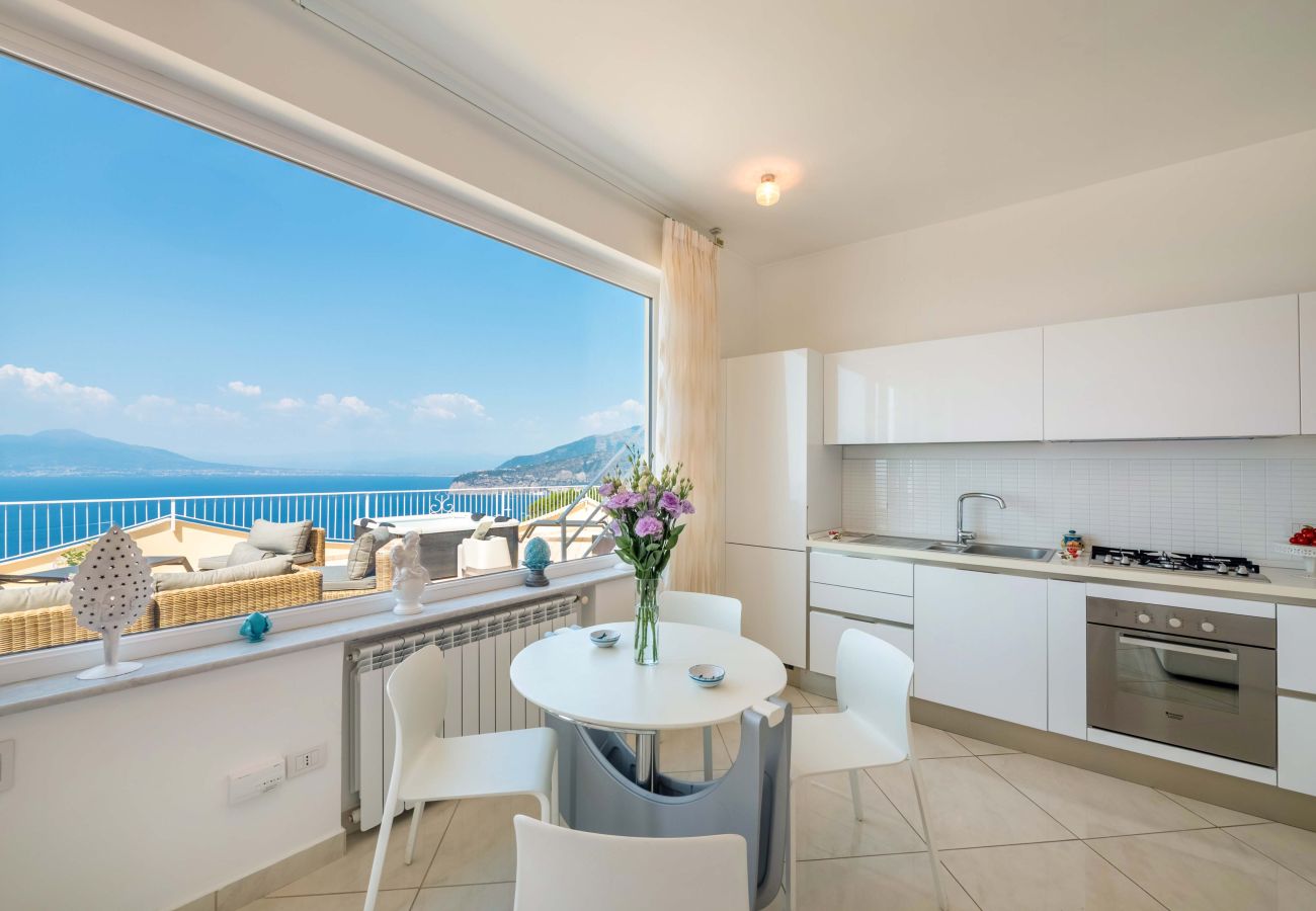 Villa in Sorrento - AMORE RENTALS - Villa Ado with Private Swimming Pool, Garden, Sea View and Parking