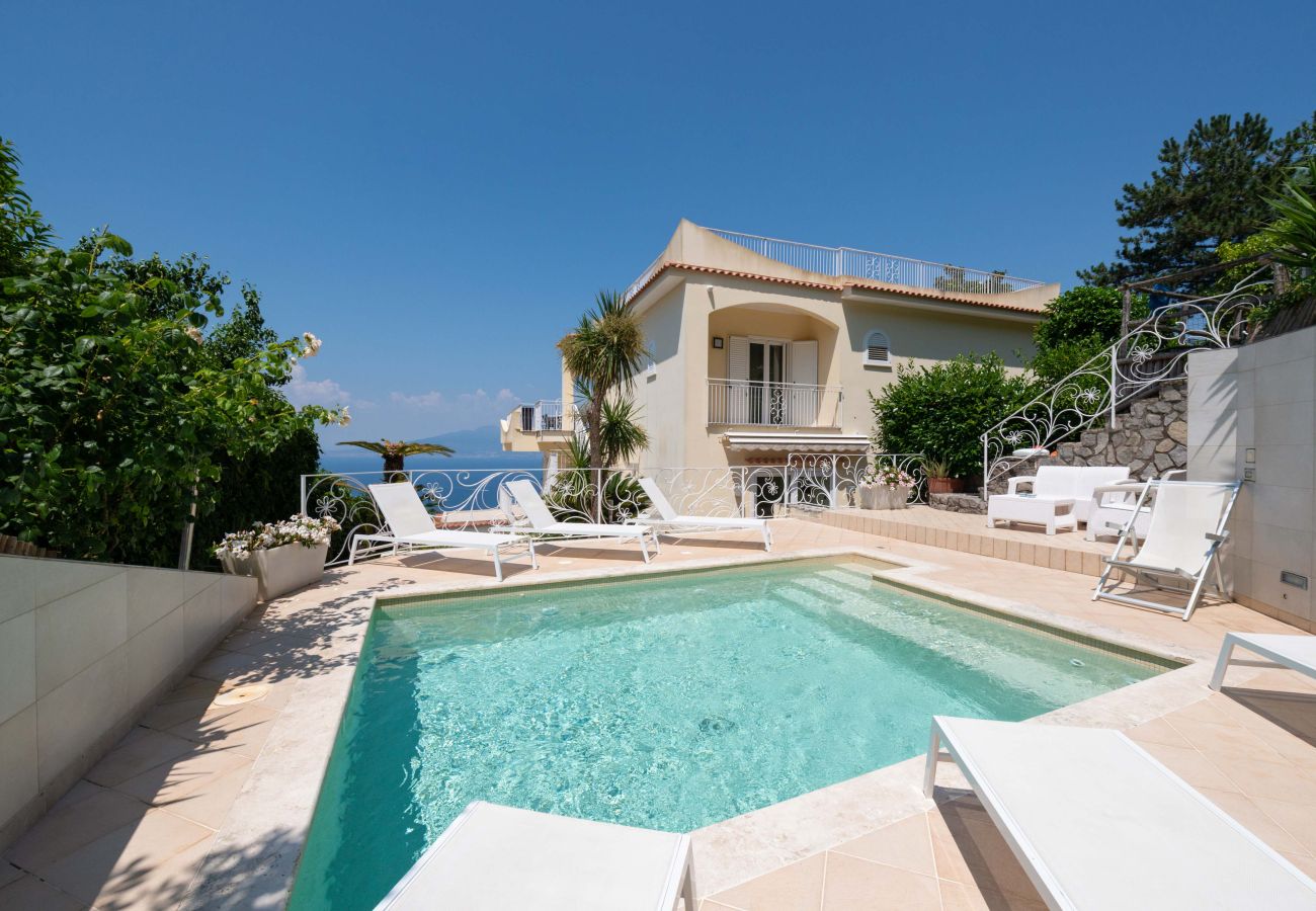 Villa in Sorrento - AMORE RENTALS - Villa Ado with Private Swimming Pool, Garden, Sea View and Parking