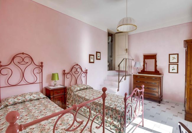 Villa in Radicofani - AMORE RENTALS - Villa Il Giardino with Private Swimming Pool, Garden, Ideal for Weddings Villa in Radicofani - AMORE RENTALS - Villa Il Giardino with Private Swimming Pool, Garden, Ideal for Weddings