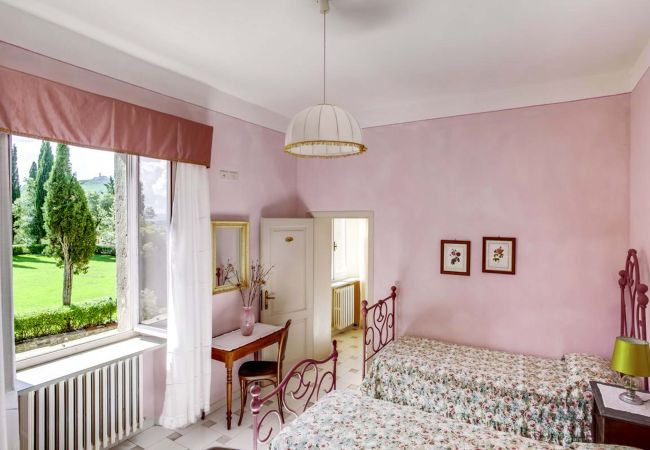Villa in Radicofani - AMORE RENTALS - Villa Il Giardino with Private Swimming Pool, Garden, Ideal for Weddings Villa in Radicofani - AMORE RENTALS - Villa Il Giardino with Private Swimming Pool, Garden, Ideal for Weddings