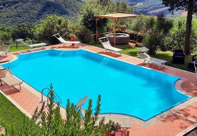 Villa in Radicofani - AMORE RENTALS - Villa Il Giardino with Private Swimming Pool, Garden, Ideal for Weddings Villa in Radicofani - AMORE RENTALS - Villa Il Giardino with Private Swimming Pool, Garden, Ideal for Weddings