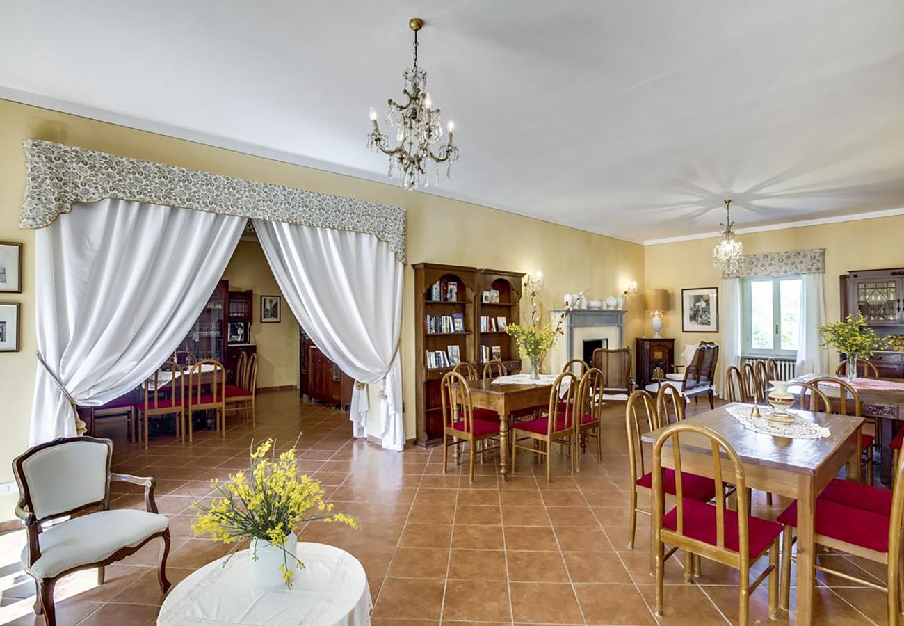 Villa in Radicofani - AMORE RENTALS - Villa Il Giardino with Private Swimming Pool, Garden, Ideal for Weddings