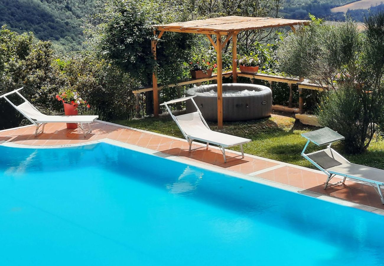 Villa in Radicofani - AMORE RENTALS - Villa Il Giardino with Private Swimming Pool, Garden, Ideal for Weddings