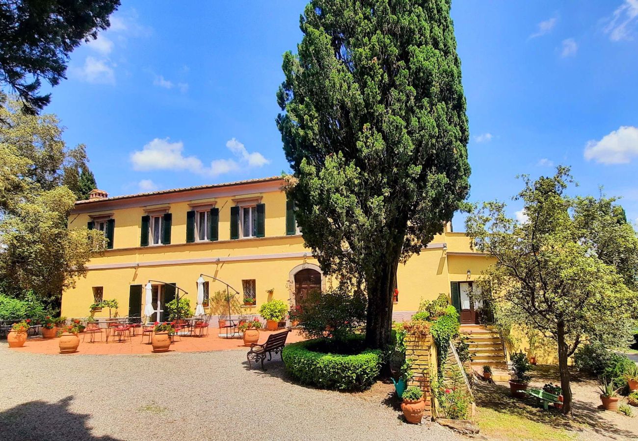 Villa in Radicofani - AMORE RENTALS - Villa Il Giardino with Private Swimming Pool, Garden, Ideal for Weddings