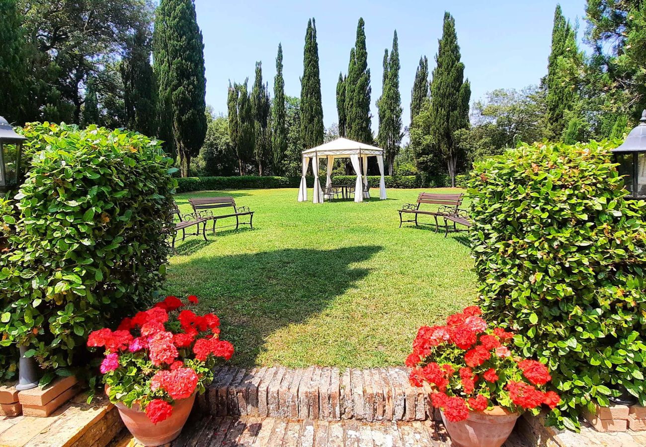 Villa in Radicofani - AMORE RENTALS - Villa Il Giardino with Private Swimming Pool, Garden, Ideal for Weddings