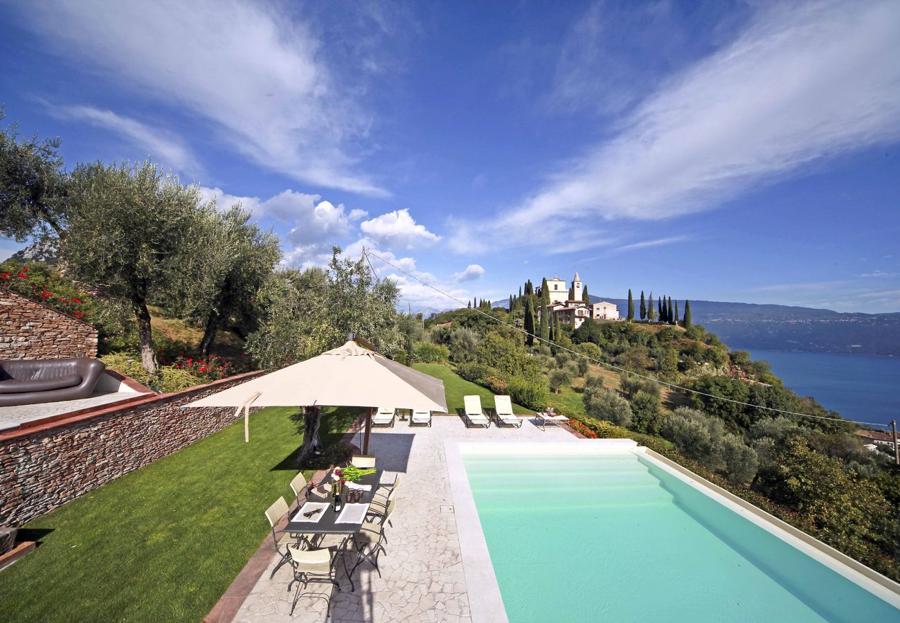 Villa in Toscolano-Maderno - AMORE RENTALS - Villa Teodora with Private Swimming Pool, SPA, Garden and Helicopter Service