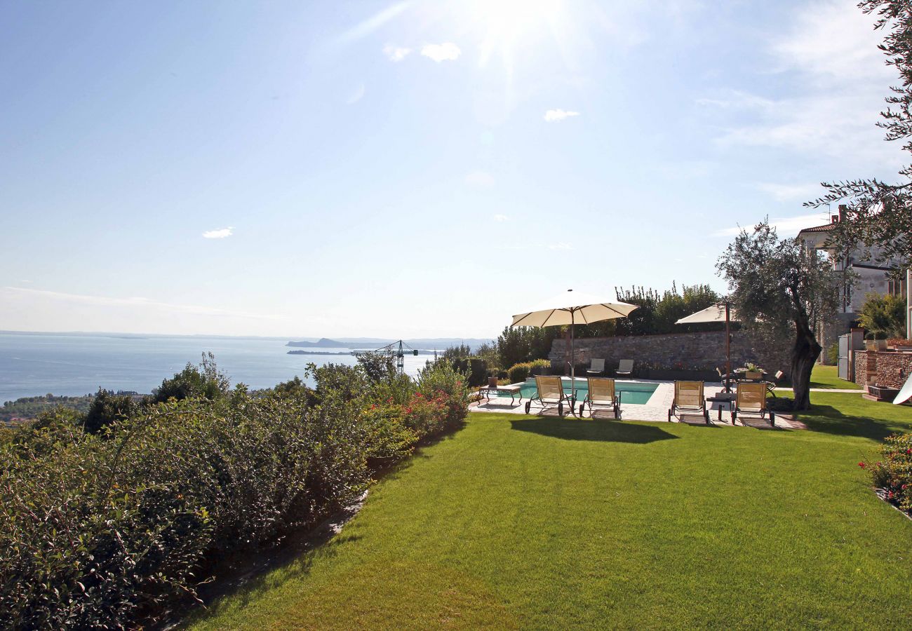 Villa in Toscolano-Maderno - AMORE RENTALS - Villa Teodora with Private Swimming Pool, SPA, Garden and Helicopter Service