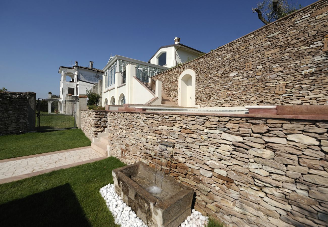 Villa in Toscolano-Maderno - AMORE RENTALS - Villa Teodora with Private Swimming Pool, SPA, Garden and Helicopter Service