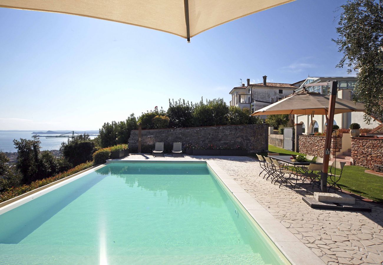 Villa in Toscolano-Maderno - AMORE RENTALS - Villa Teodora with Private Swimming Pool, SPA, Garden and Helicopter Service