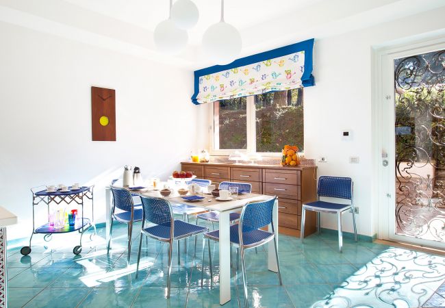 Villa in Sorrento - AMORE RENTALS - Villa Daniela with Swimming pool, Wellness Area, Garden and Sea View Villa in Sorrento - AMORE RENTALS - Villa Daniela with Swimming pool, Wellness Area, Garden and Sea View
