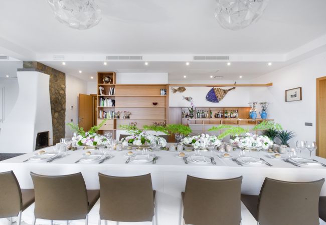 Villa in Sorrento - AMORE RENTALS - Villa Daniela with Swimming pool, Wellness Area, Garden and Sea View Villa in Sorrento - AMORE RENTALS - Villa Daniela with Swimming pool, Wellness Area, Garden and Sea View