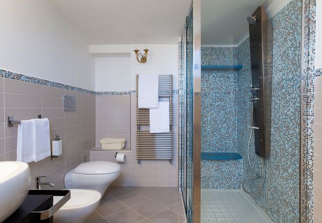 Villa in Sorrento - AMORE RENTALS - Villa Daniela with Swimming pool, Wellness Area, Garden and Sea View Villa in Sorrento - AMORE RENTALS - Villa Daniela with Swimming pool, Wellness Area, Garden and Sea View