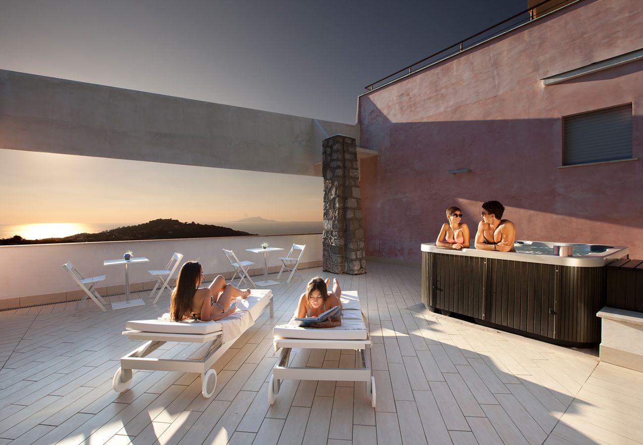 Villa in Sorrento - AMORE RENTALS - Villa Daniela with Swimming pool, Wellness Area, Garden and Sea View