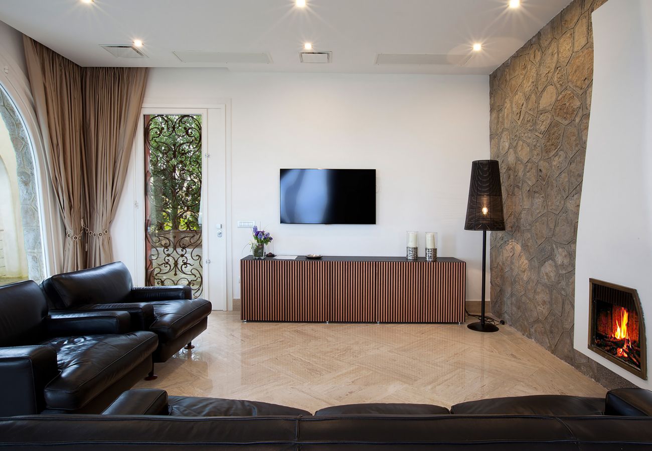 Villa in Sorrento - AMORE RENTALS - Villa Daniela with Swimming pool, Wellness Area, Garden and Sea View