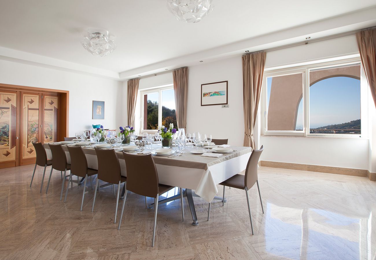 Villa in Sorrento - AMORE RENTALS - Villa Daniela with Swimming pool, Wellness Area, Garden and Sea View