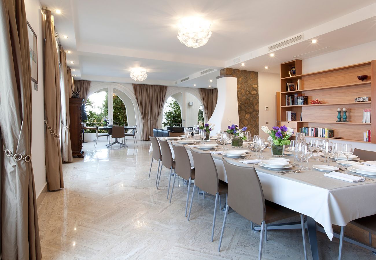 Villa in Sorrento - AMORE RENTALS - Villa Daniela with Swimming pool, Wellness Area, Garden and Sea View