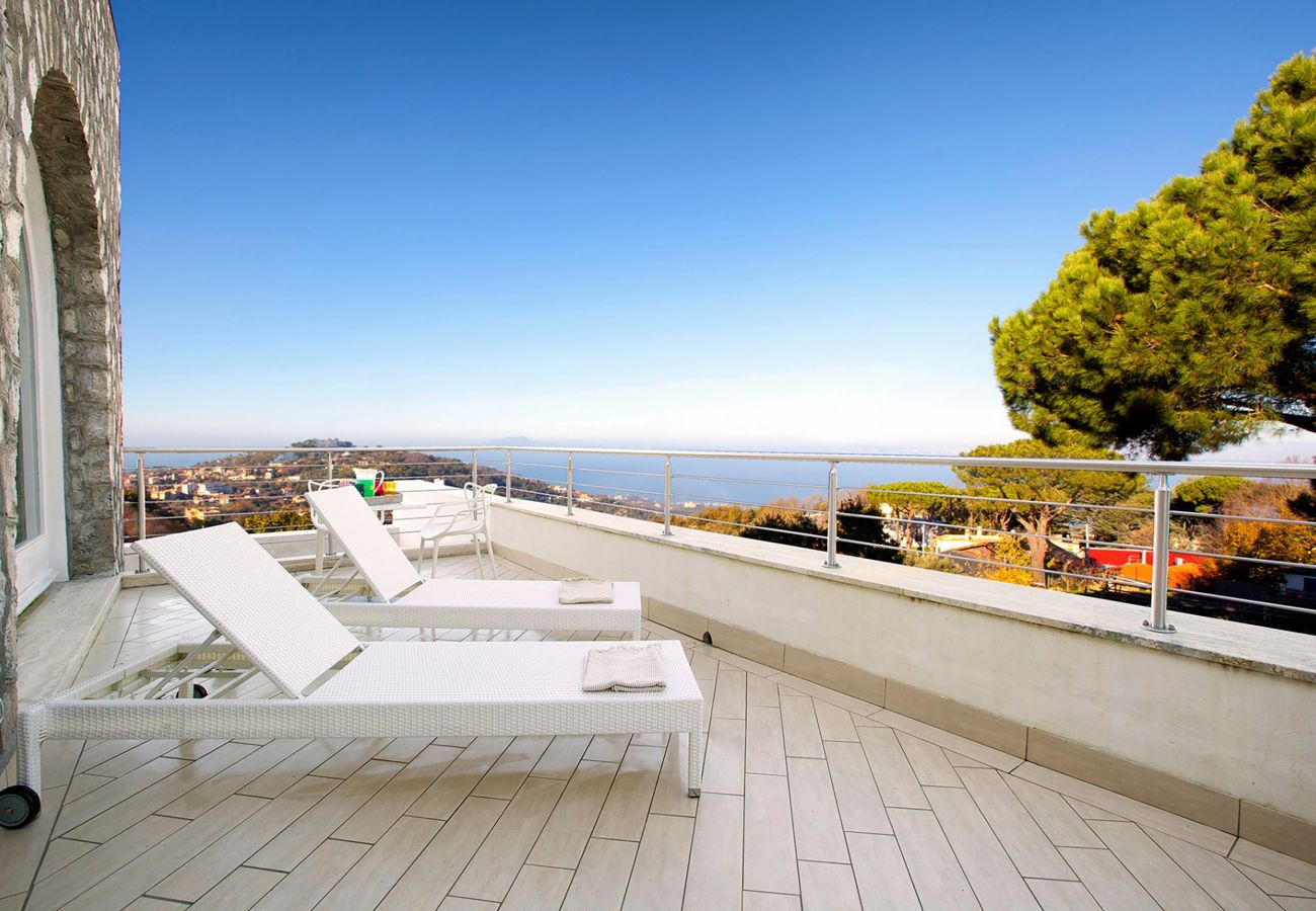 Villa in Sorrento - AMORE RENTALS - Villa Daniela with Swimming pool, Wellness Area, Garden and Sea View