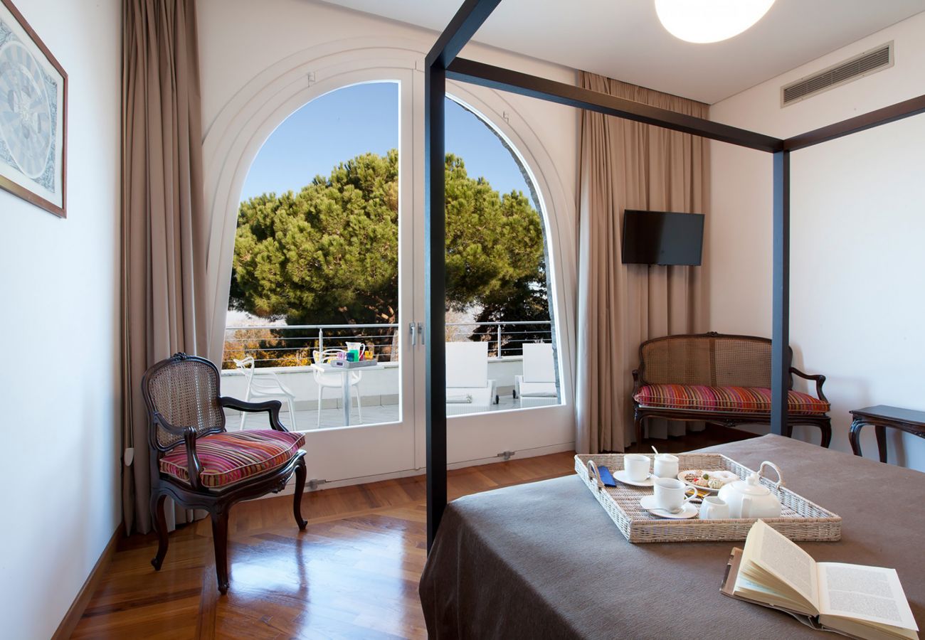 Villa in Sorrento - AMORE RENTALS - Villa Daniela with Swimming pool, Wellness Area, Garden and Sea View