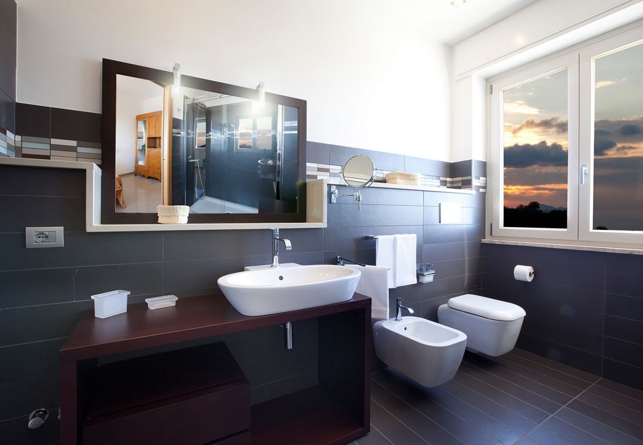 Villa in Sorrento - AMORE RENTALS - Villa Daniela with Swimming pool, Wellness Area, Garden and Sea View