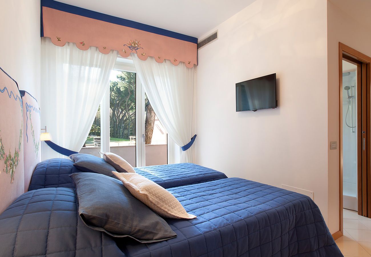 Villa in Sorrento - AMORE RENTALS - Villa Daniela with Swimming pool, Wellness Area, Garden and Sea View
