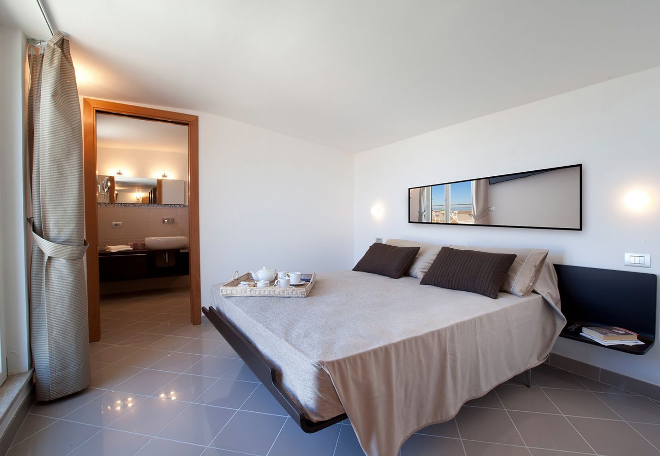 Villa in Sorrento - AMORE RENTALS - Villa Daniela with Swimming pool, Wellness Area, Garden and Sea View