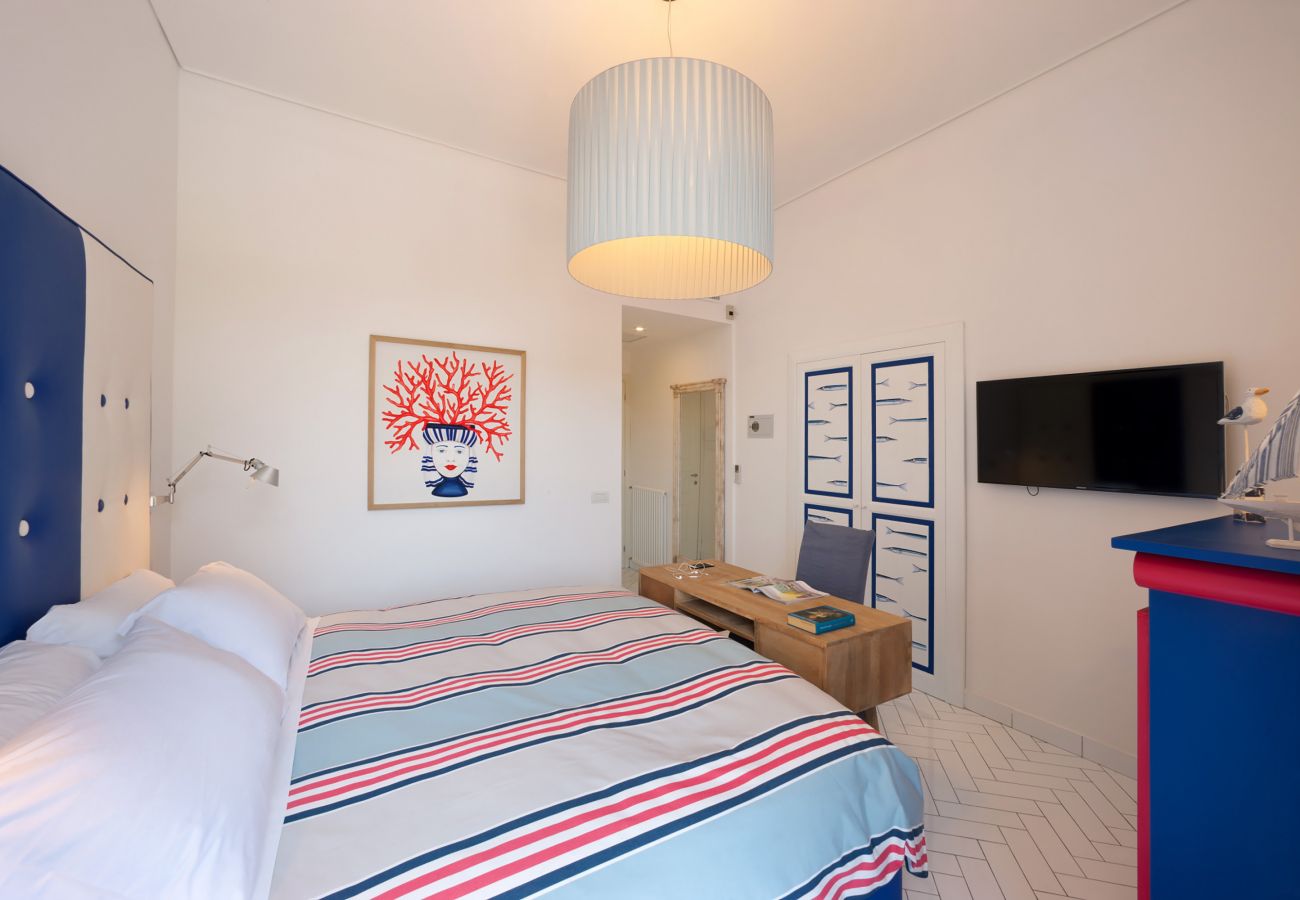 Apartment in Sorrento - AMORE RENTALS - Appartamento La Terrazza sul Porto with Sea View, Beach Front