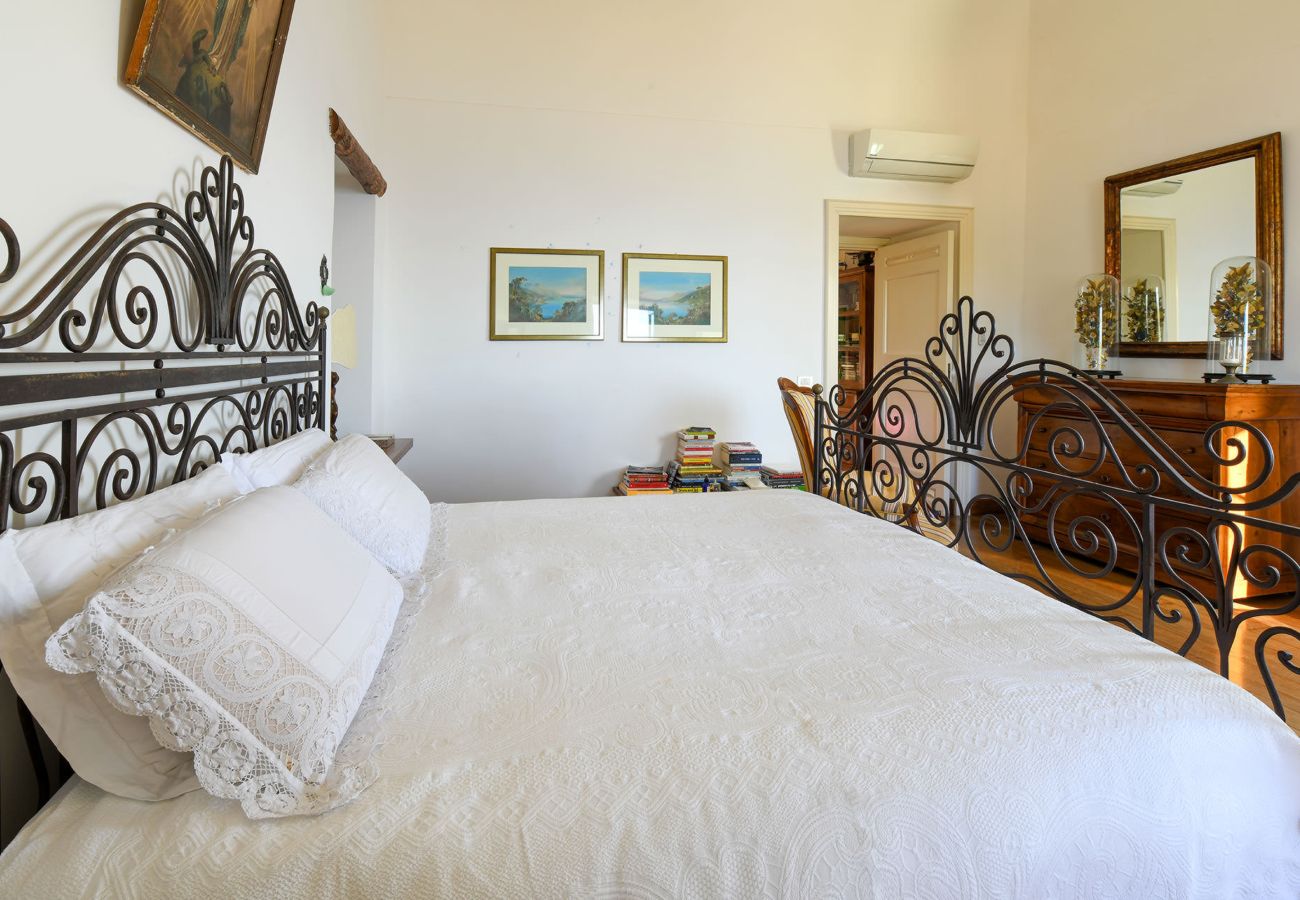 Villa in Massa Lubrense - AMORE RENTALS - Villa Alma with Private Swimming Pool, Sea View and Garden