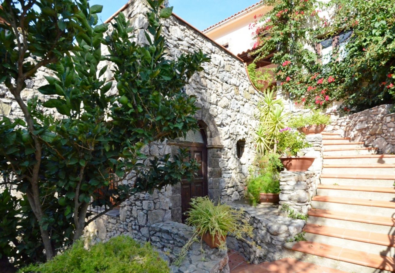 Villa in Massa Lubrense - AMORE RENTALS - Villa Posidonia 1 with Sea View, Swimming Pool and Garden