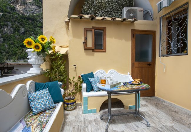 House in Positano - AMORE RENTALS - Casa Barbera B with Private Terrace and Air Conditioning House in Positano - AMORE RENTALS - Casa Barbera B with Private Terrace and Air Conditioning