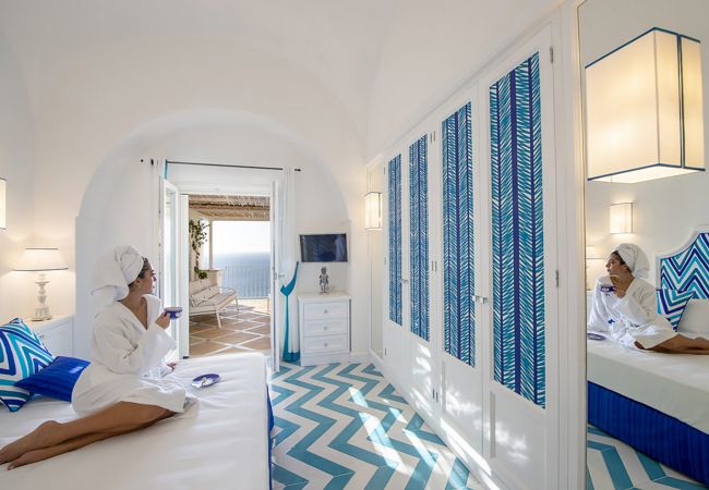 Villa in Praiano - AMORE RENTALS - Villa Celeste with Heated Swimming Pool and Sea View Villa in Praiano - AMORE RENTALS - Villa Celeste with Heated Swimming Pool and Sea View