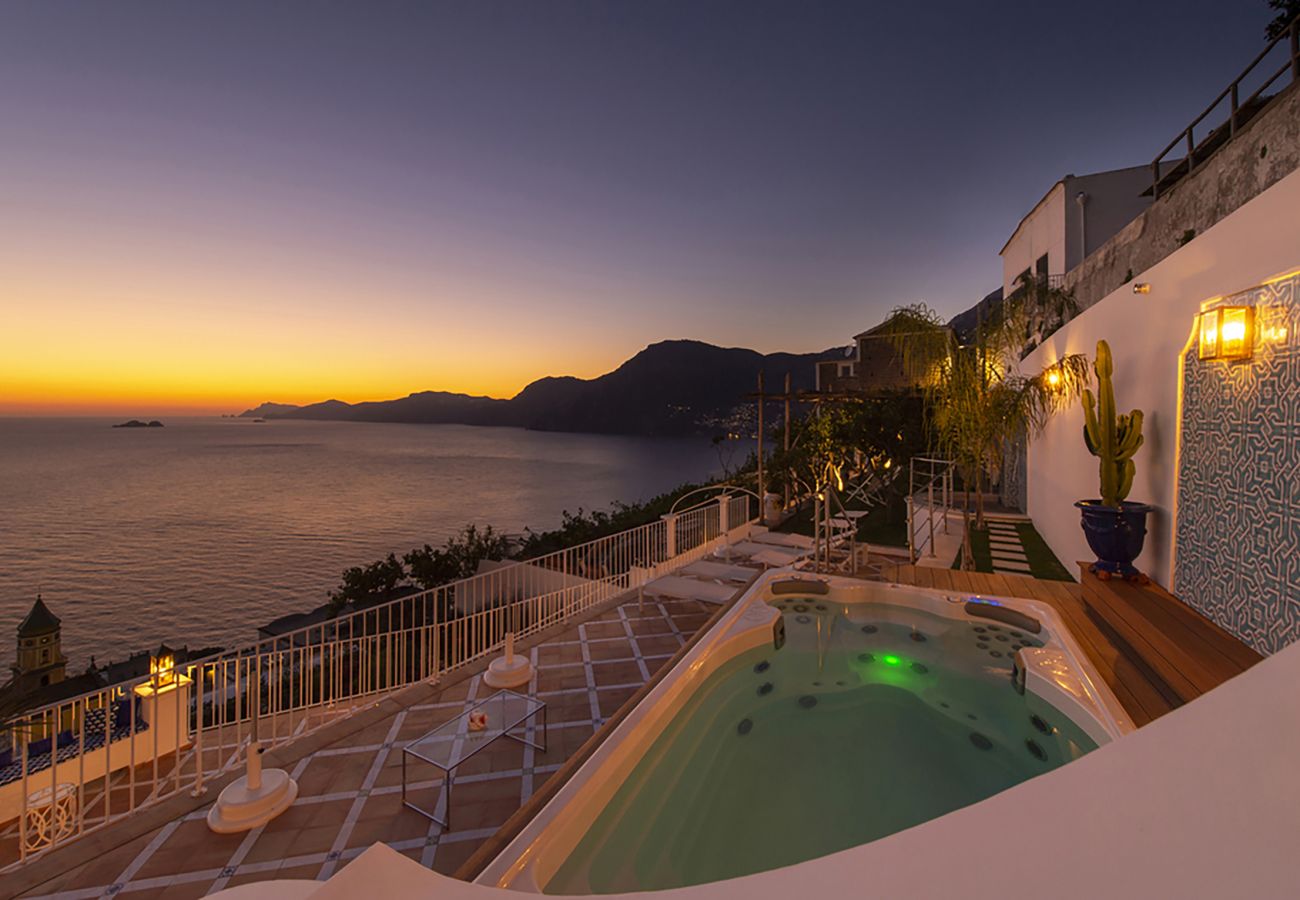 Villa in Praiano - AMORE RENTALS - Villa Celeste with Swimming Pool, Sea View, Terraces and Garden