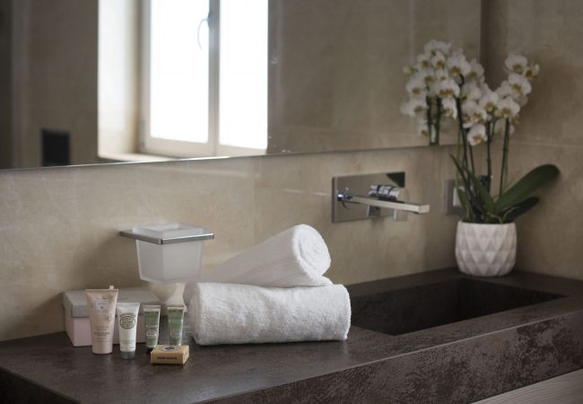 Villa in Sorrento - AMORE RENTALS - Villa Nina with Pool and Sea View Villa in Sorrento - AMORE RENTALS - Villa Nina with Pool and Sea View